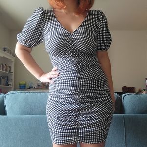 XXI b&w gingham princess sleeve ruched bodycon dress 🖤🤍